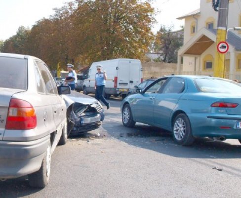 Accident rutier pe Brătianu: a întors fără să se asigure